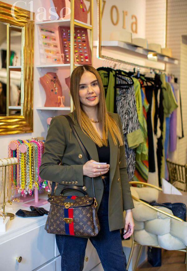 Anna Kournikova does Louis Vuitton - PurseBlog