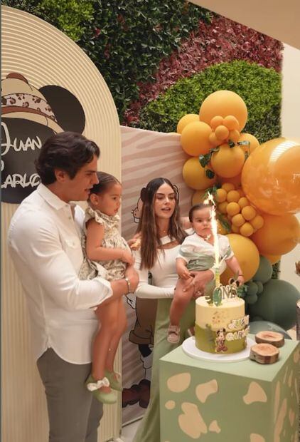 Juan Carlos Valladares y Ximena Navarrete celebran el primer cumpleaños de su hijo Juan Carlos / Instagram: @ximenanr