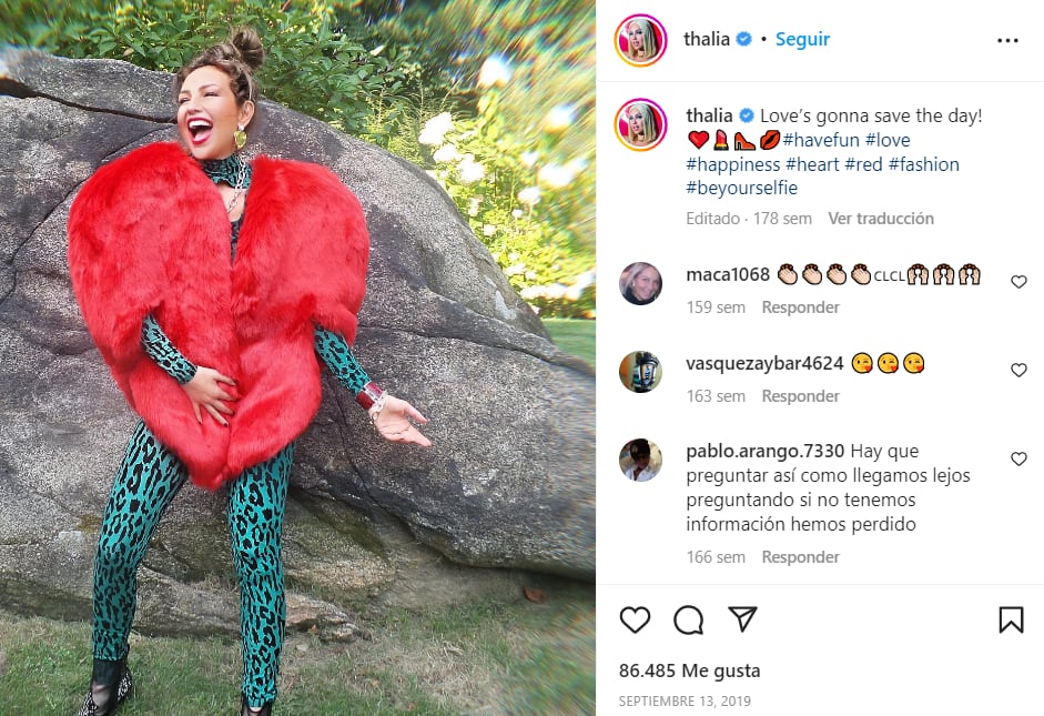 Belinda celebra el amor con un lujoso abrigo en forma de corazón 