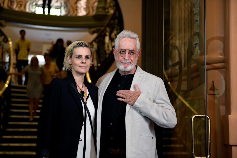 Así fue el homenaje de despedida a Camilo Sesto; Ángela Carrasco y Marta Sánchez estuvieron presentes