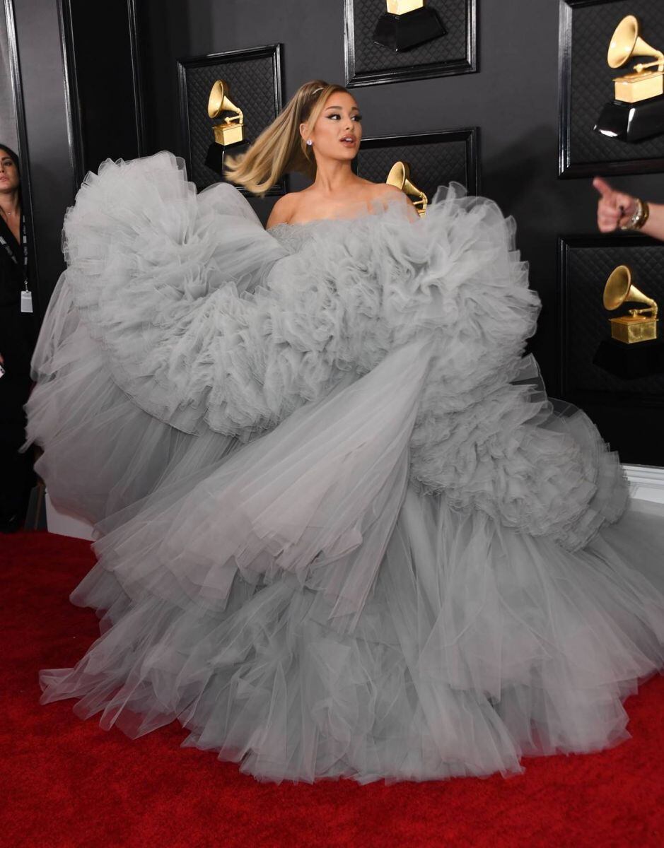Los 2 looks de Ariana Grande que se robaron la noche de los Grammy