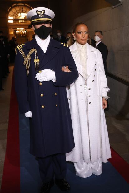 Jennifer Lopez triunfó con dos looks Chanel para el inauguración de Joe Biden