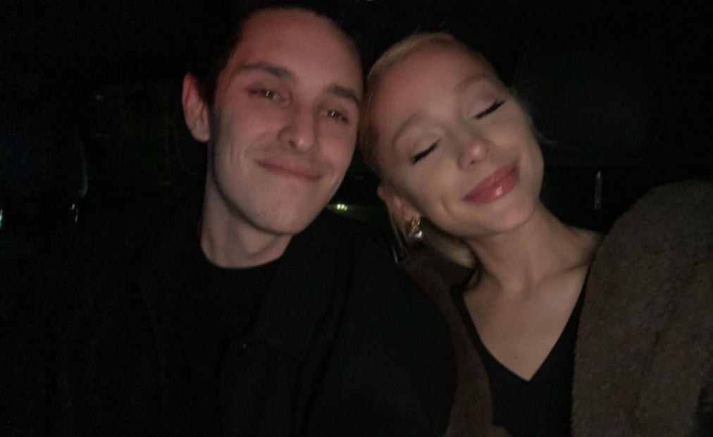 Ariana Grande y su ex esposo Dalton Gómez/Instagram.