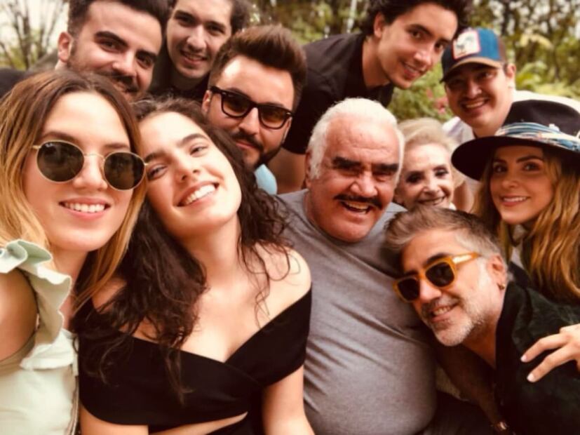 La familia Fernández celebra el Día del Padre con foto del recuerdo / Foto: Instagram