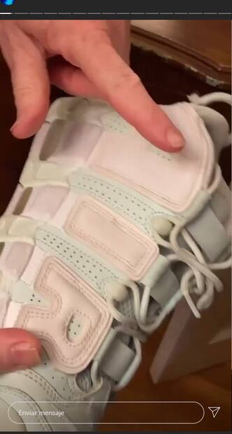 Los tenis de Billie Eilish abren el debate: ¿son rosa con blanco o color menta?