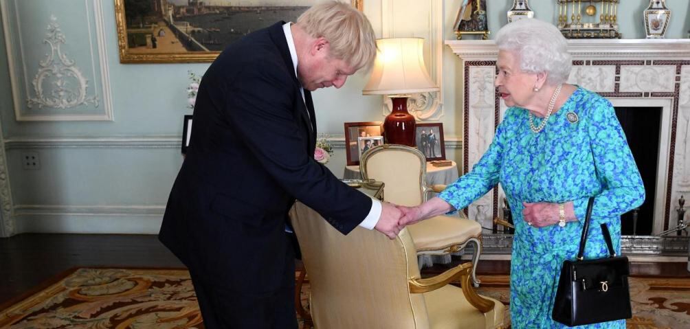 La reina Isabel II autoriza la suspensión del parlamento hasta octubre solicitada por Boris Johnson