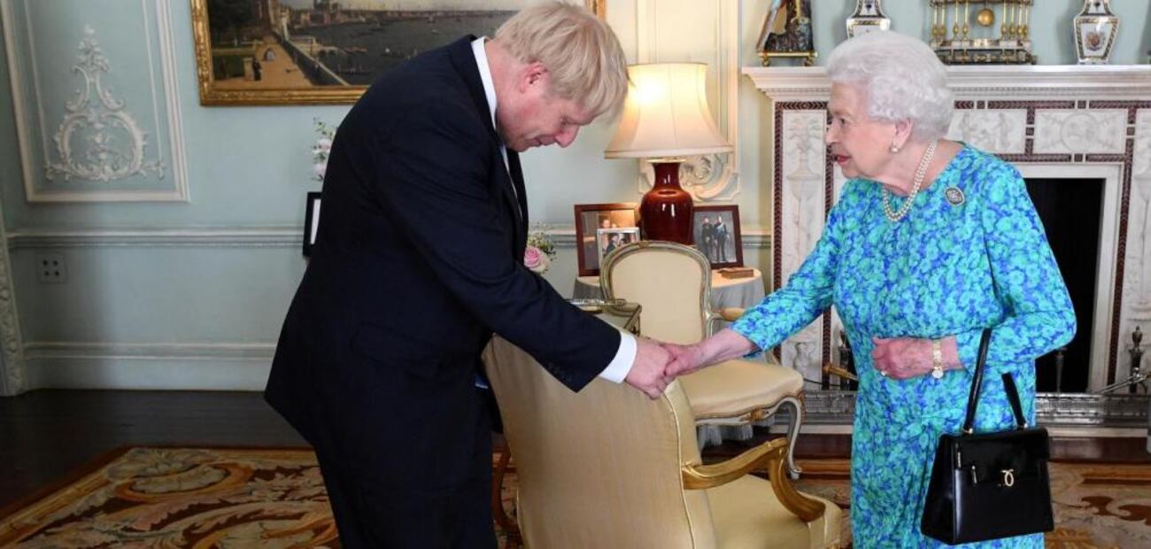 La reina Isabel II autoriza la suspensión del parlamento hasta octubre solicitada por Boris Johnson