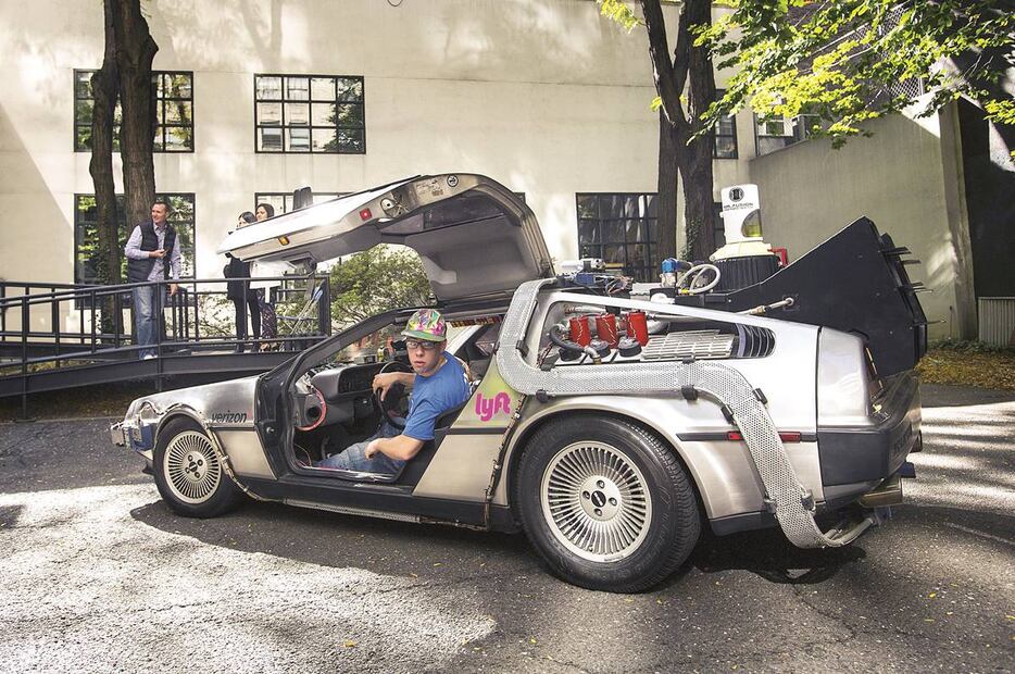 El auto de 'Back to the future' podría ser tuyo a partir del próximo año