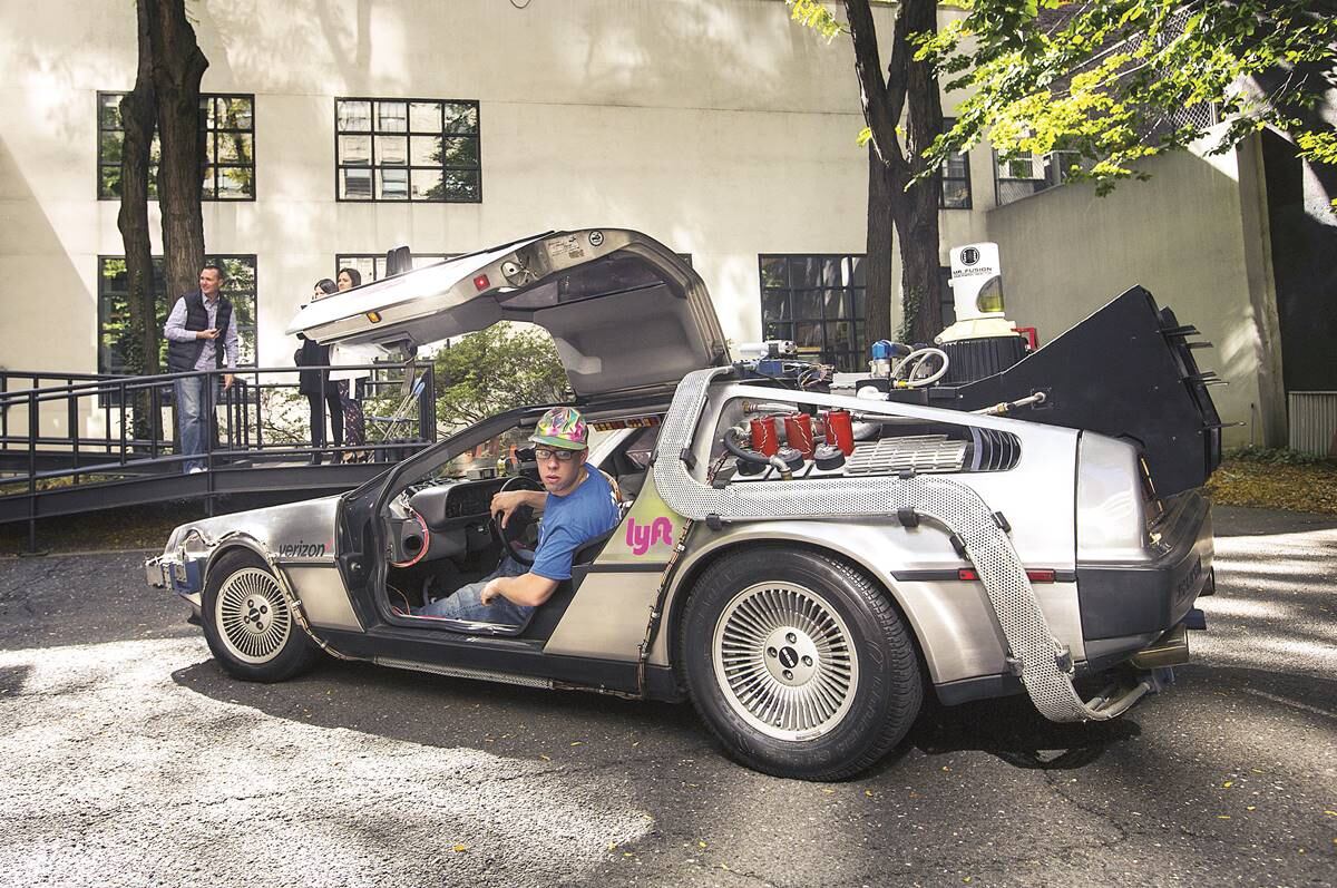 El auto de 'Back to the future' podría ser tuyo a partir del próximo año