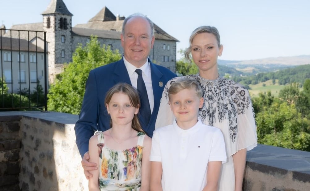 Los príncipes Alberto II y Charlène de Mónaco y sus hijos, la princesa Gabriella y el príncipe Jacques / Foto: Instagram @palaisprincierdemonaco