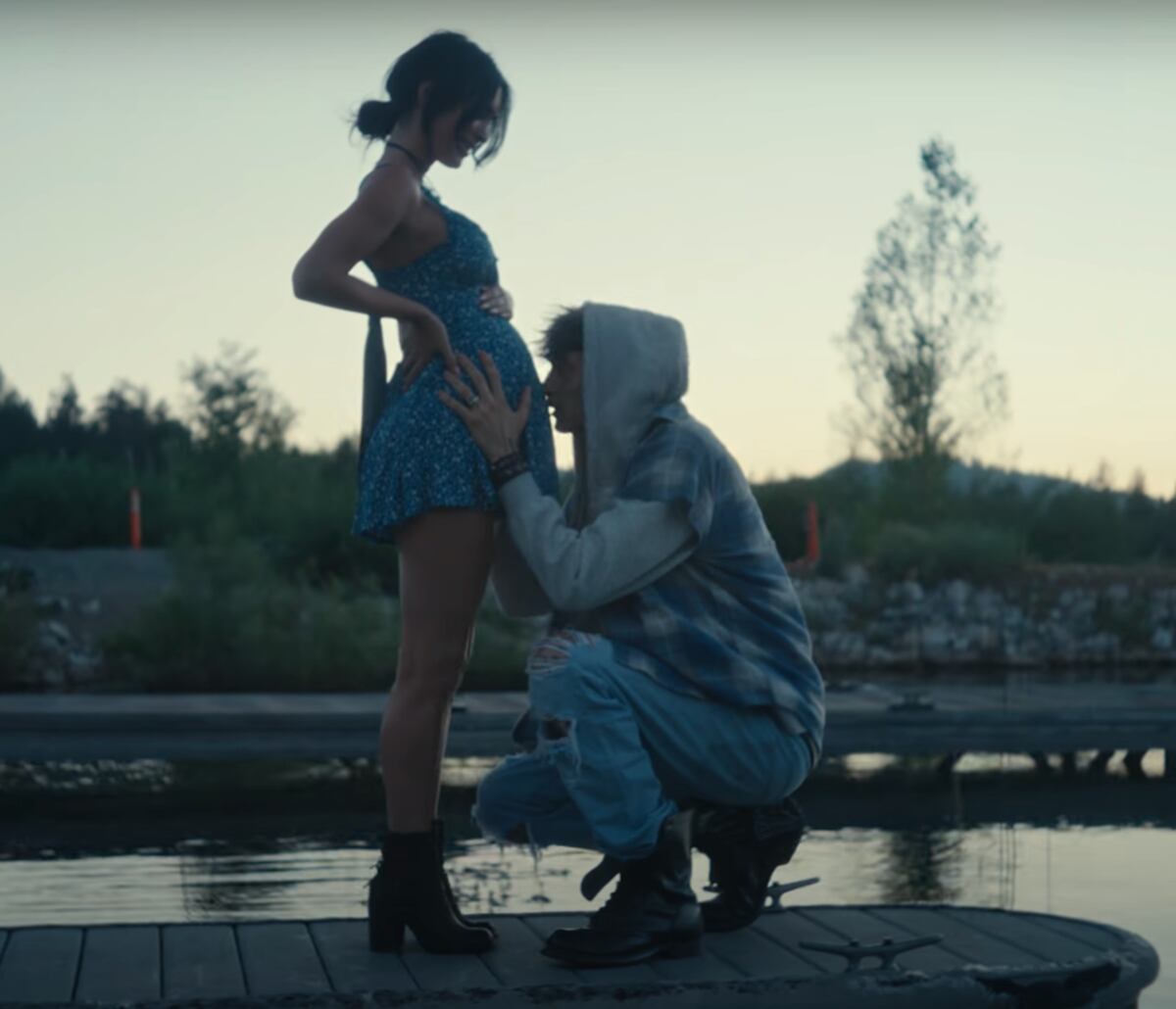 Megan Fox apareció como modelo en uno de los videos de Machine Gun Kelly, su novio / Foto: YouTube