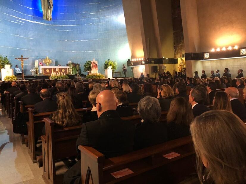 A un mes de su muerte, celebran misa en memoria de Rafael Moreno Valle y Martha Érika Alonso