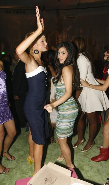 Kim Kardashian felicita a Paris Hilton con fotos de nostalgia