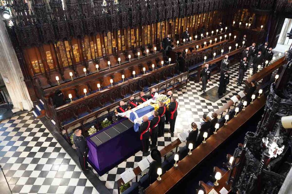 Las fotos de la reina Isabel II en el funeral de su esposo que rompen el corazón