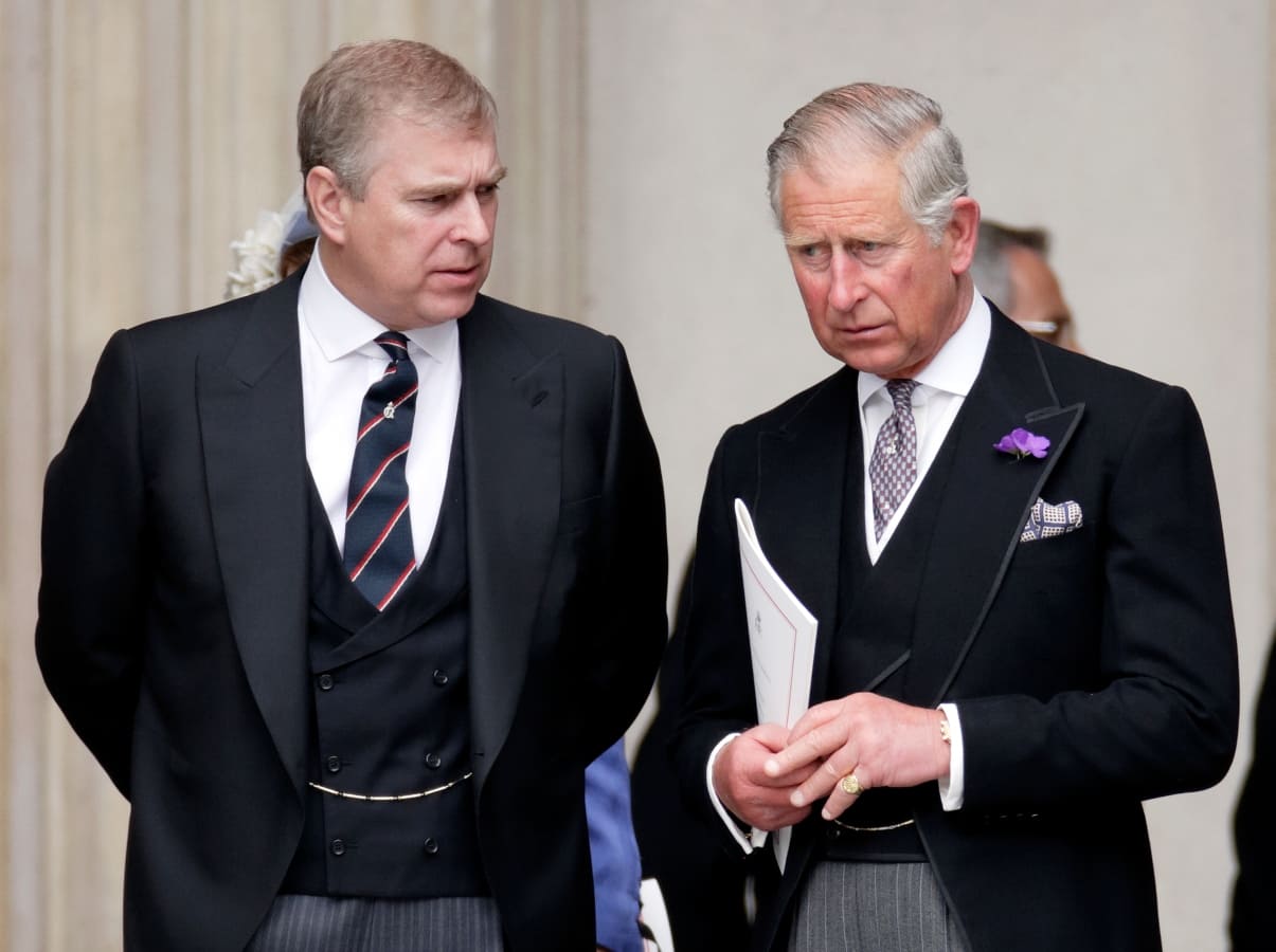 Andrés Mountbatten-Windsor y el rey Carlos III / Foto: Getty Images
