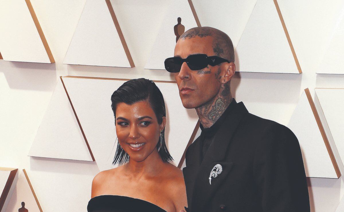 Travis Barker, esposo de Kourtney Kardashian, hospitalizado y las causas siguen siendo secretas
