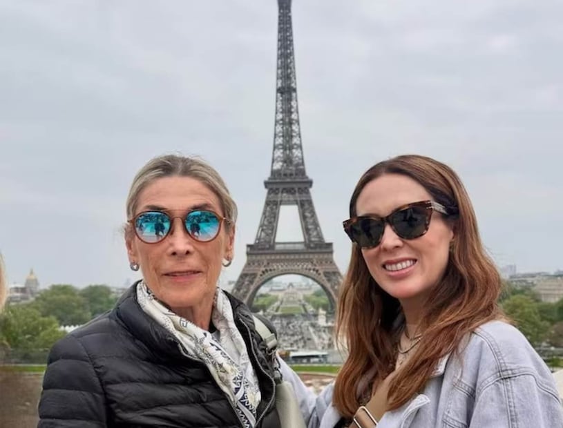 Jacky Bracamontes junto a su mamá / Foto: Instagram @jackybrv