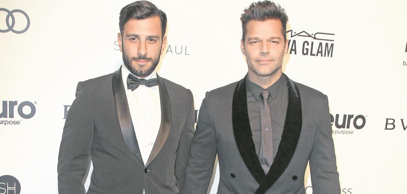 Esposo de Ricky Martin comparte foto de su infancia y viste falda de flores