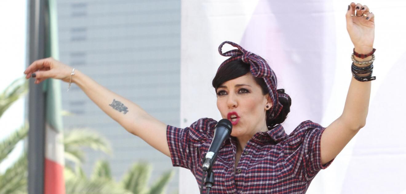 <p>"Ave María" fue&nbsp;el sencillo musical que Stephanie Salas lanzó en 1992. (Foto: El Universal e&nbsp;Instagram)</p>
