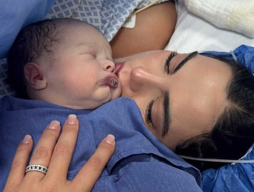 Ximena Navarrete y Juan Carlos Valladares le dieron la bienvenida a su tercer hijo / Foto: Instagram @ximenanr
