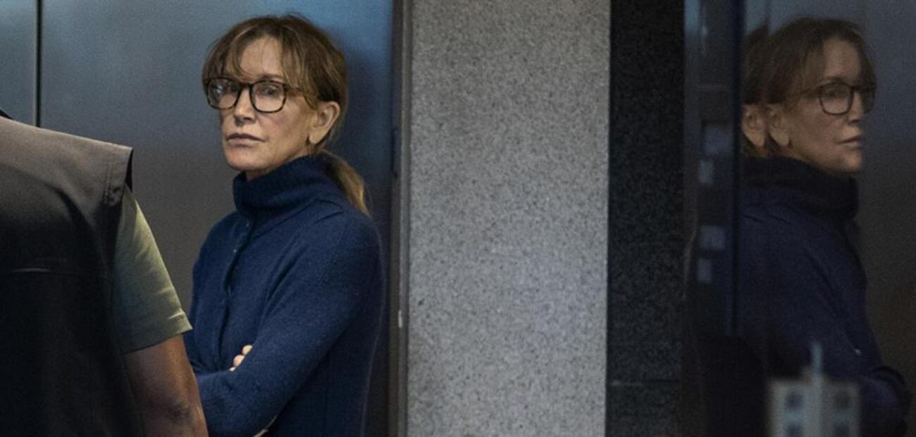 Dictan fallo contra Felicity Huffman: pasará 14 días en la cárcel por fraude universitario