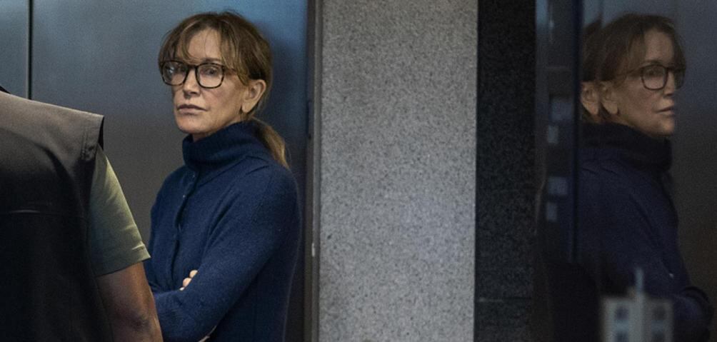 Dictan fallo contra Felicity Huffman: pasará 14 días en la cárcel por fraude universitario