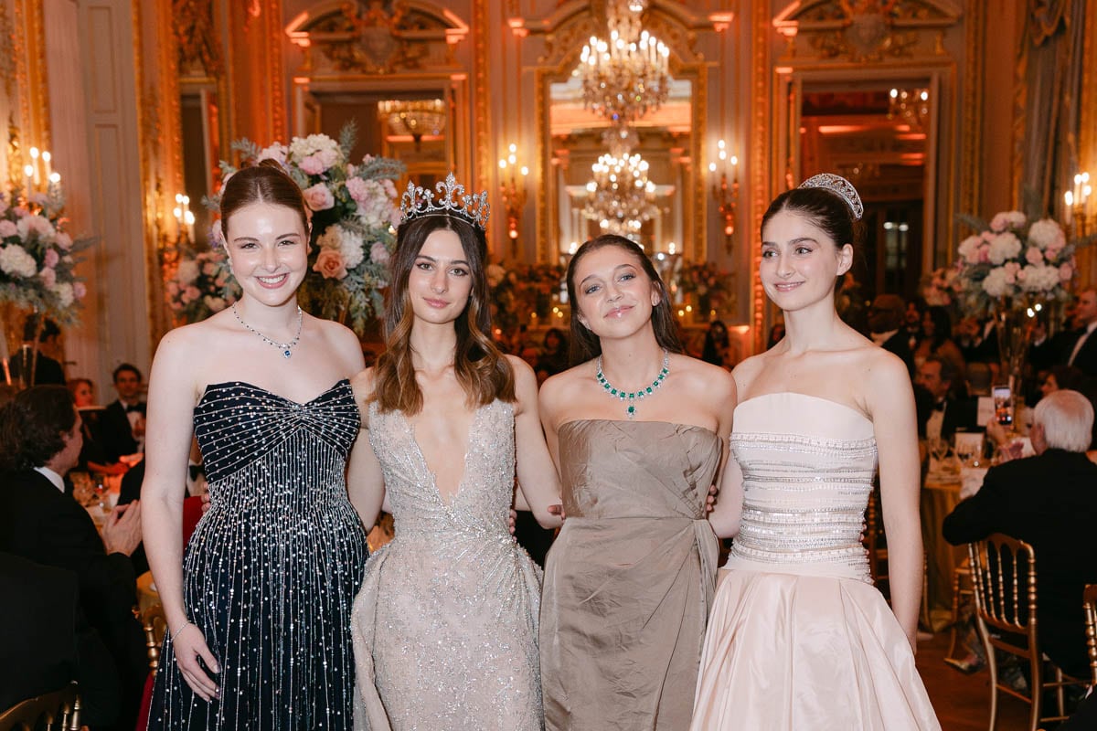 La baronesa Isabelle von Perfall, la princesa Eulalia de Orléans-Borbón, Almudena Dailly de Orléans y la princesa Isabelle de Orléans. (Foto: Morgan Amsellem)