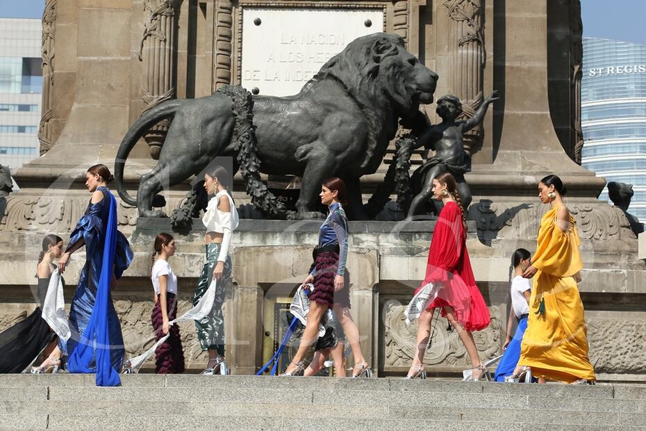 Pasarela histórica en el Ángel de la Independencia