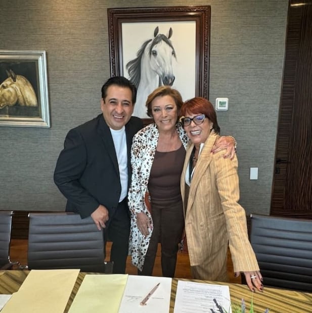 Alejandra Guzmán y Sylvia Pasquel con Iván Cochegrus, amigo de Silvia Pinal / Foto: Instragram