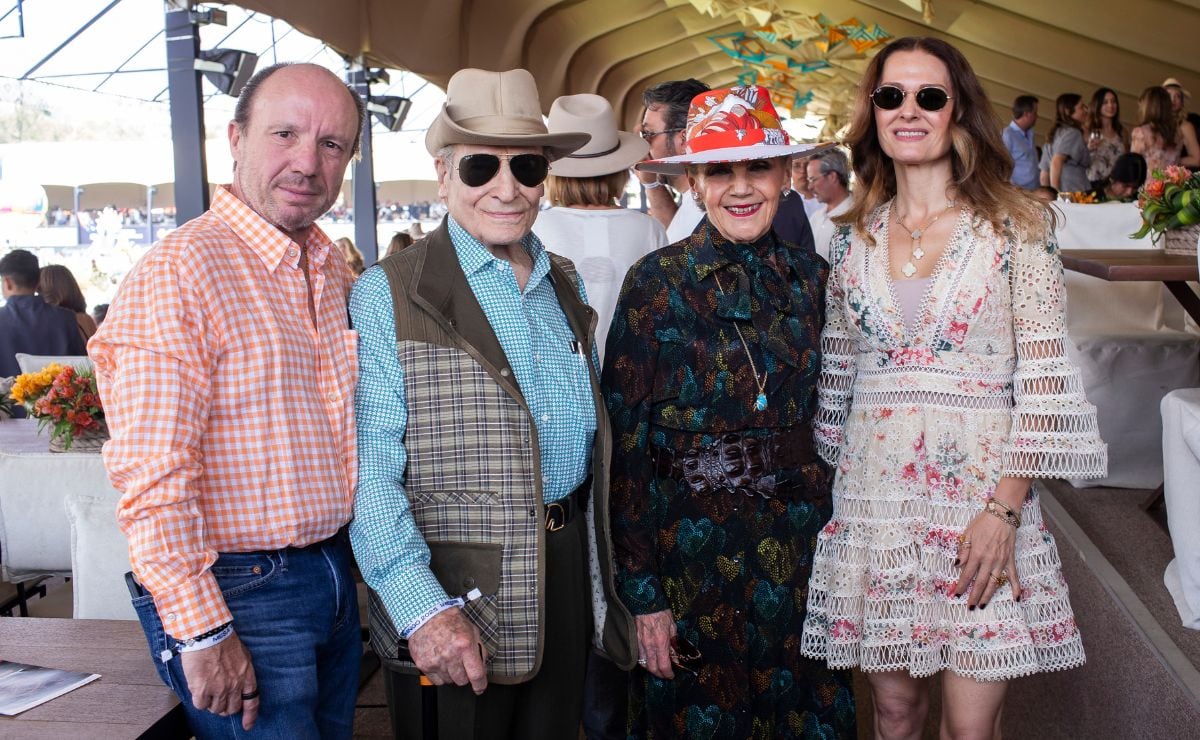 Antonio, Antonio, Monchita y Mariana Cosío / Foto: Esteban Torreblanca