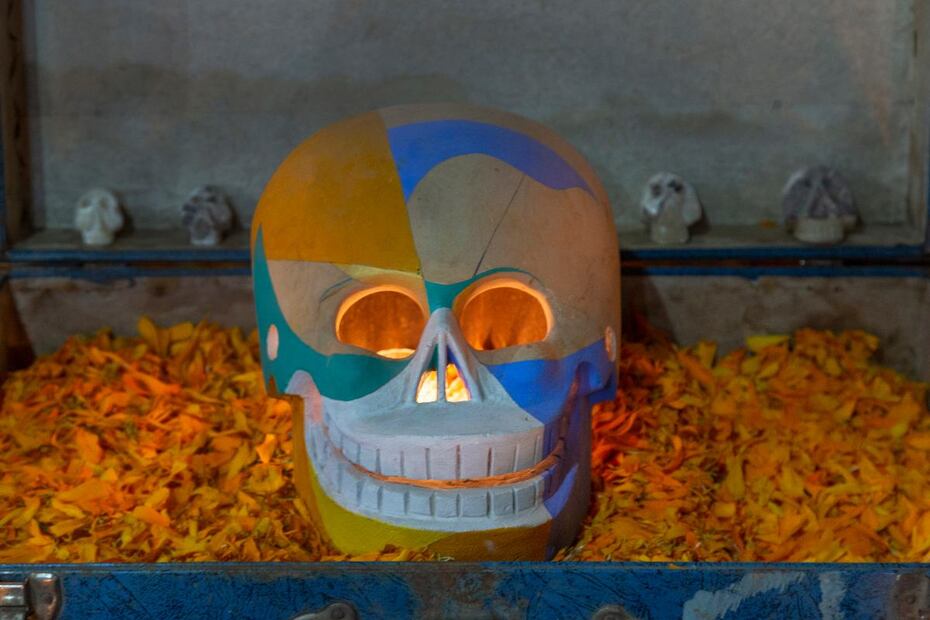 El altar de muertos de Adán Paredes: "Siento que no podríamos vivir sin rituales"