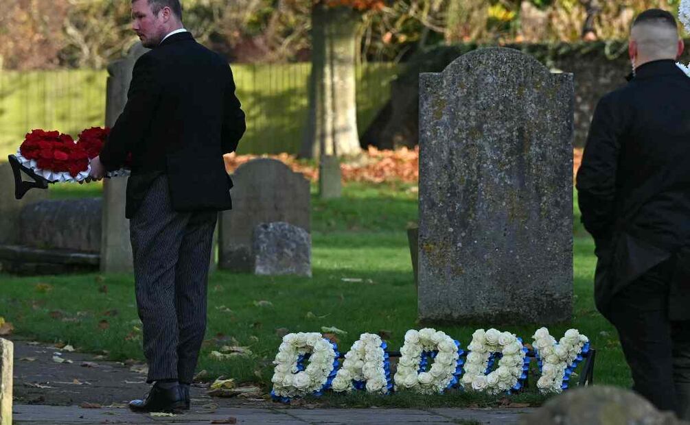 Uno de los arreglos florales del funeral de Liam Payne formaba la palabra 'daddy' / Foto: AFP