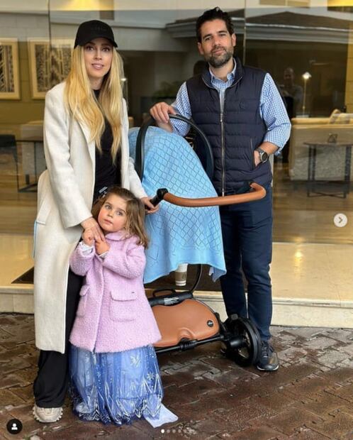 Shanik Aspe, su esposo Mauricio Odiardi y su hija Carlotta con baby Valentino / Foto: Instagram