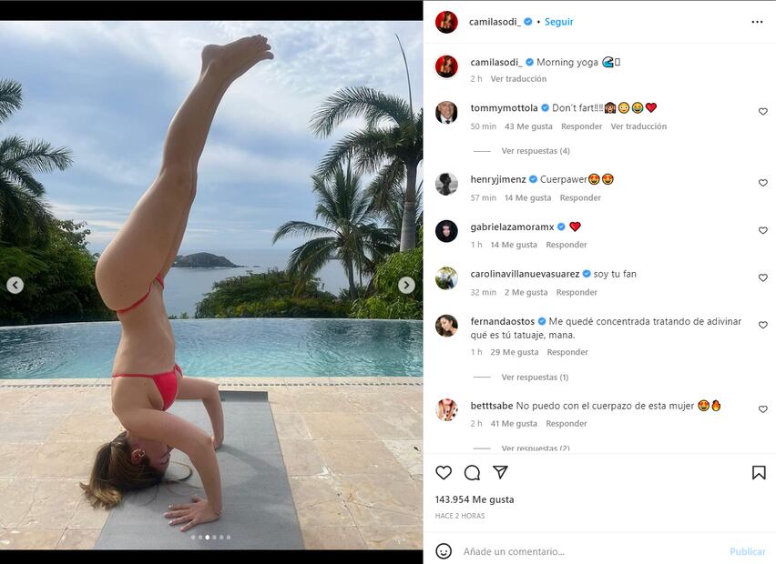 Camila Sodi enseña su rutina de yoga en diminuta ropa de baño