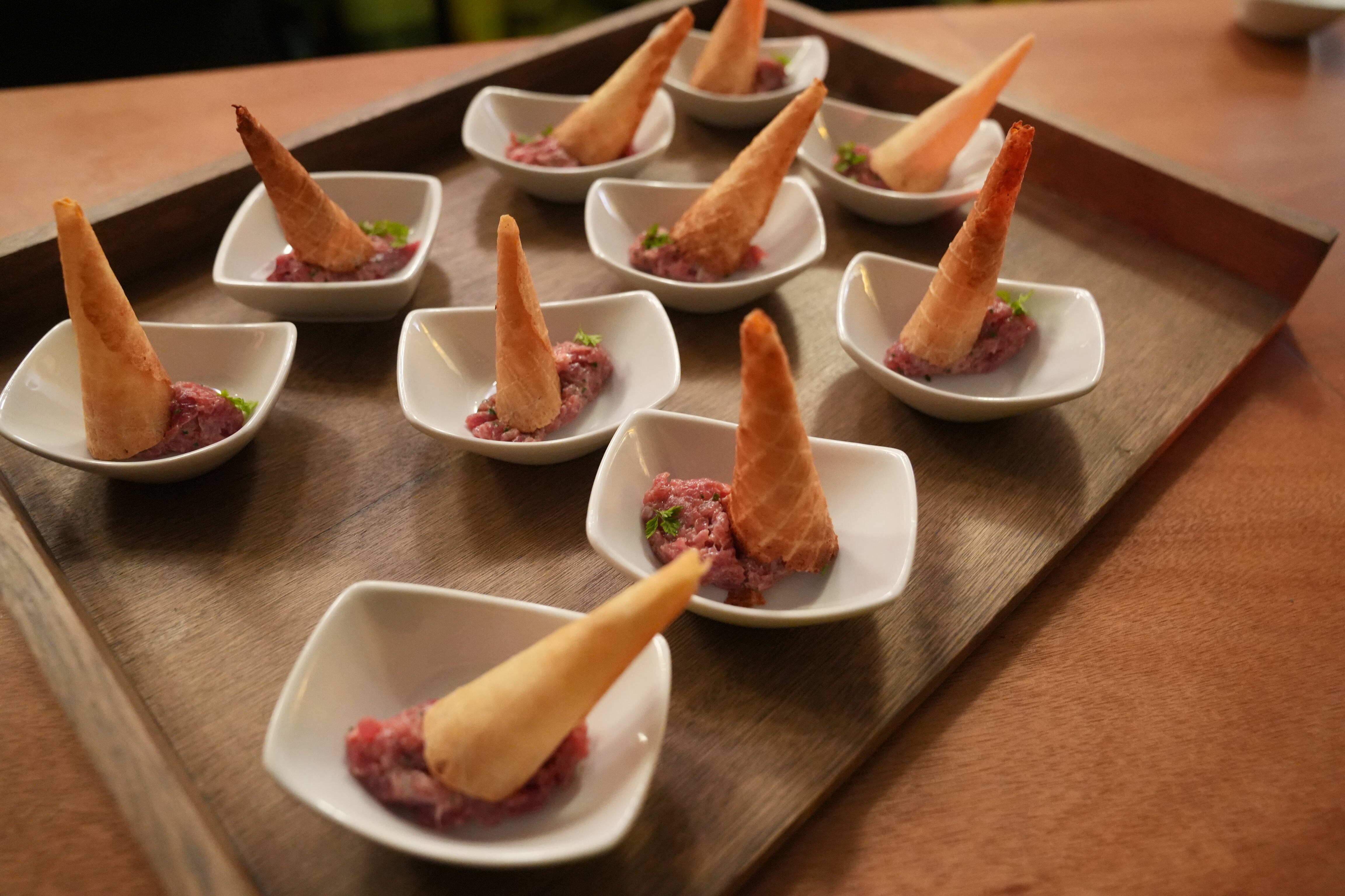 Tartar de atún y cono de parmesano, de Tobias Petzold para Osteria del Becco. (Foto: Héptor Arjona)