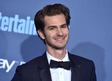 Andrew Garfield sorprende con impactante físico durante sus vacaciones