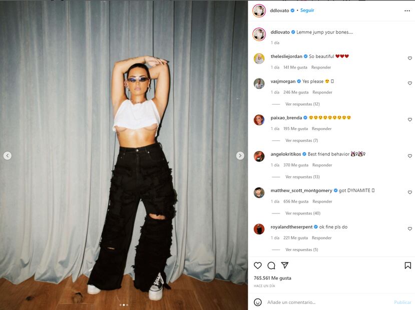 Demi Lovato luce underboob en un crop top extremo