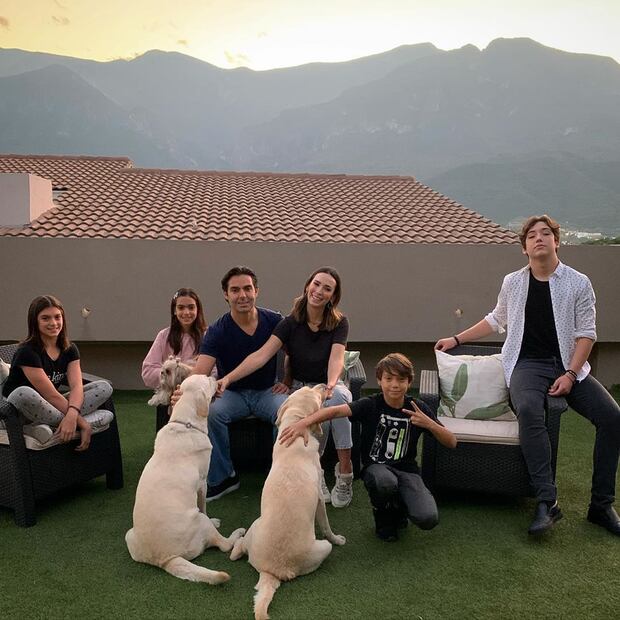 La familia de Ernesto D'Alessio y Charito Ruiz años atrás / Foto: Instagram