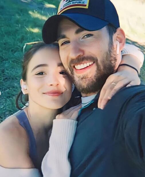 Chris Evans y Alba Baptista/Instagram.