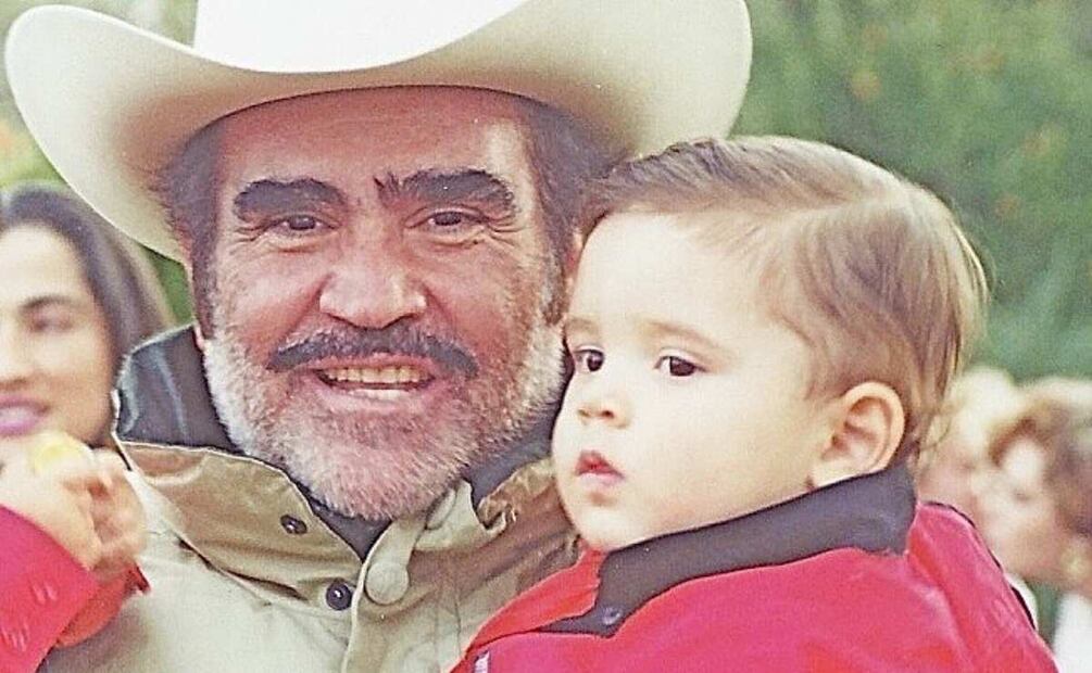Vicente Fernández junto a su nieto Alex / Foto: Instagram