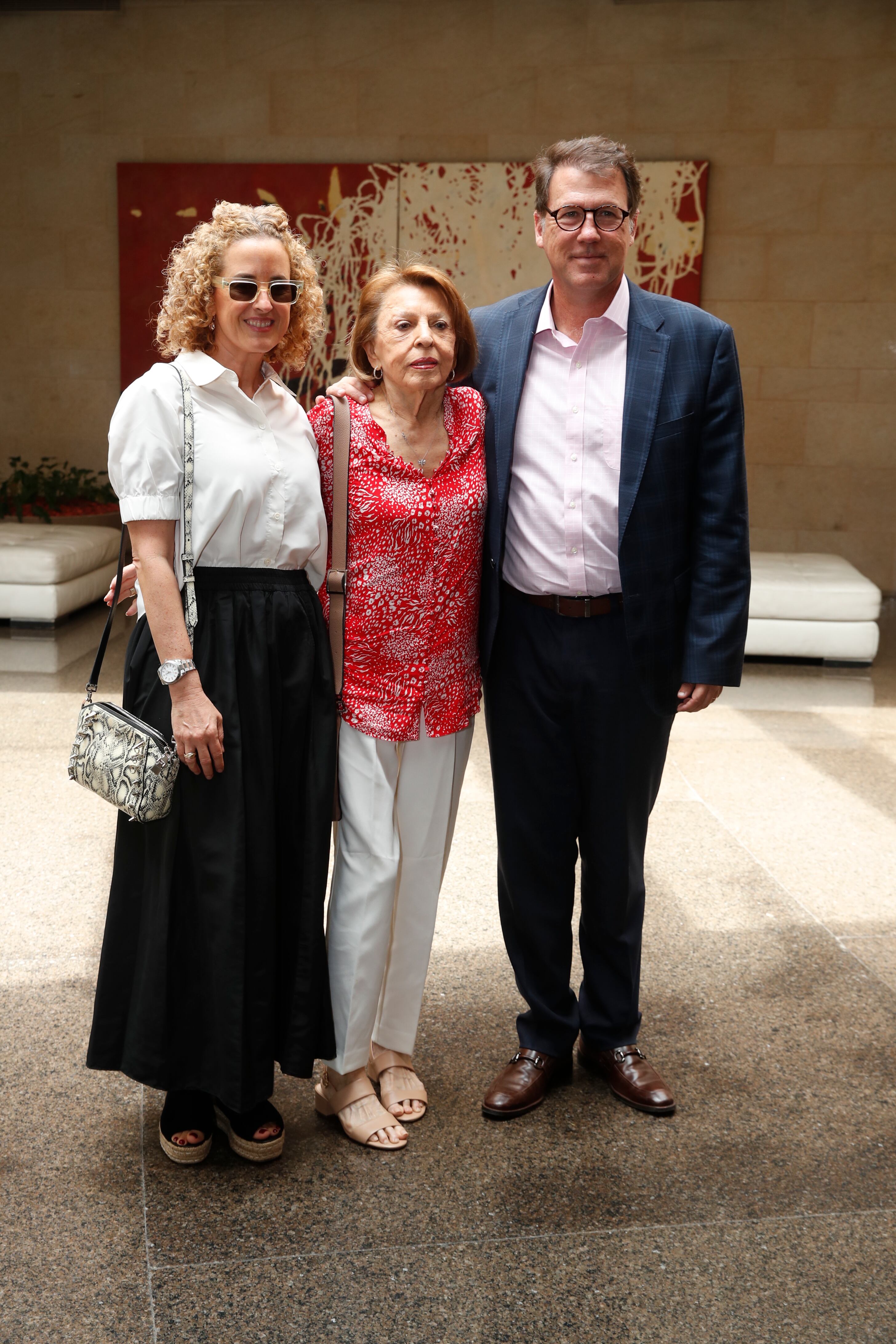 Paloma Tijerina de Lobeira, Margara Martínez y Jaime Lobeira. (Foto: Memo Treviño)