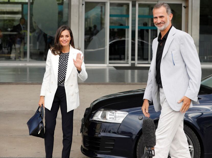 Letizia Ortiz visita al rey Juan Carlos con la blusa del escándalo con la reina Sofía