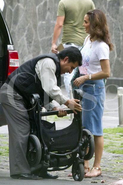 Paparazzi: Biby Gaytán de shopping con sus gemelos Daniel y Manuel Capetillo