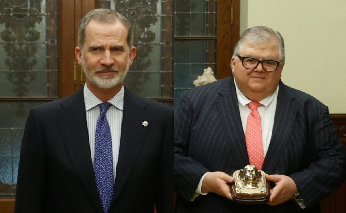 El rey Felipe VI de España premia al economista Agustín Carstens por su "magnífica capacidad analítica"