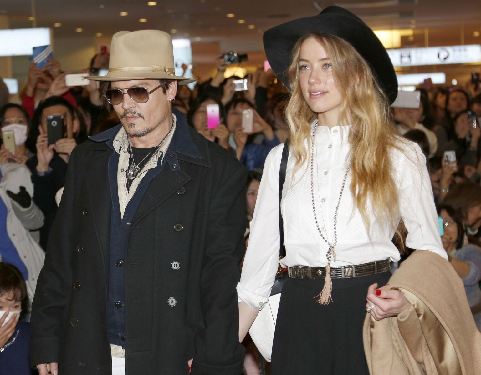Amber Heard acepta que sí golpeó a Johnny Depp