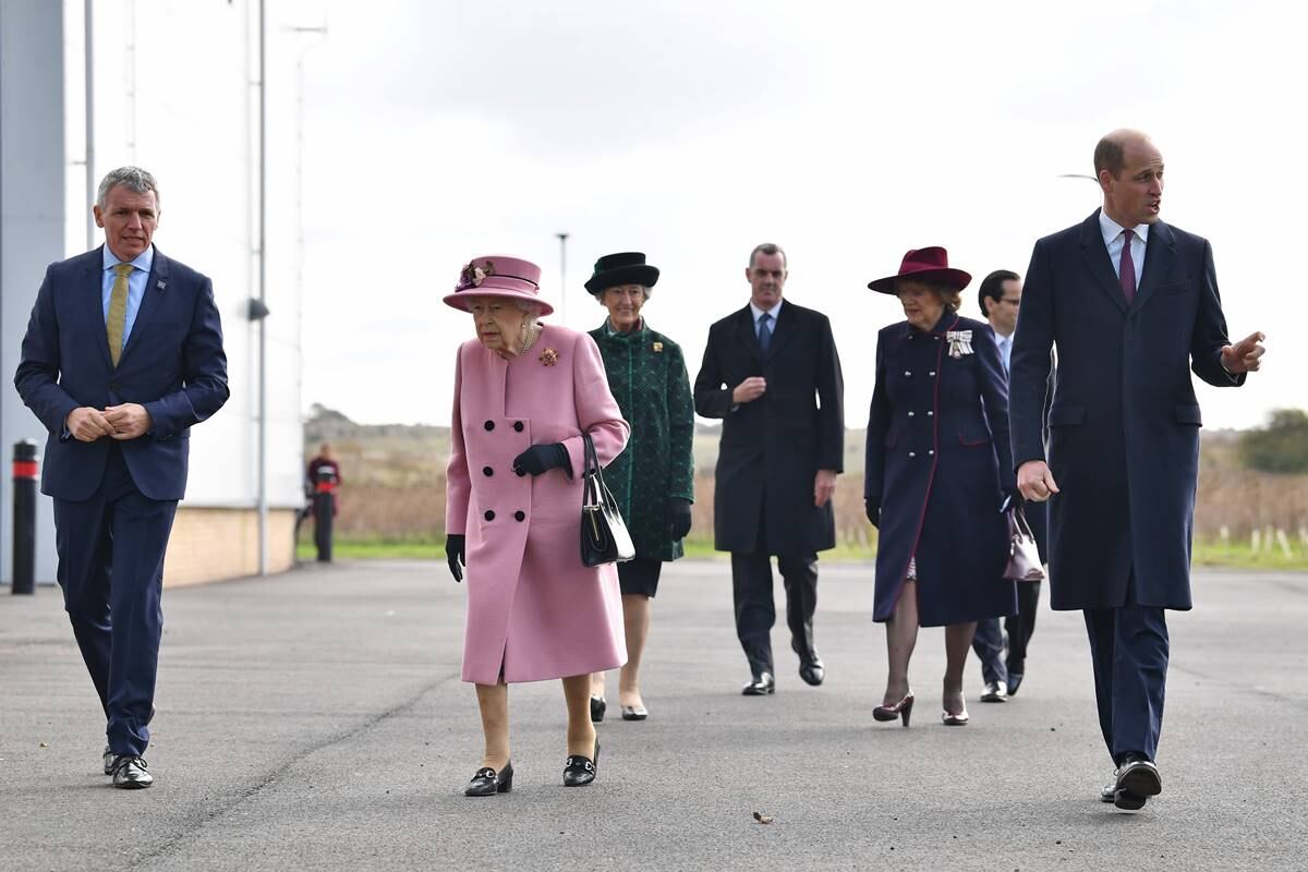 Esta es la razón que explica por qué la reina Isabel II no usó cubrebocas en su reaparición oficial