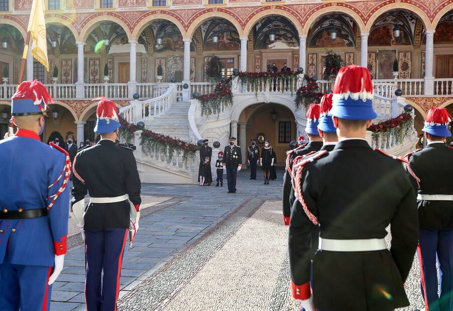 Carolina de Mónaco luce sus canas en el día nacional del principado