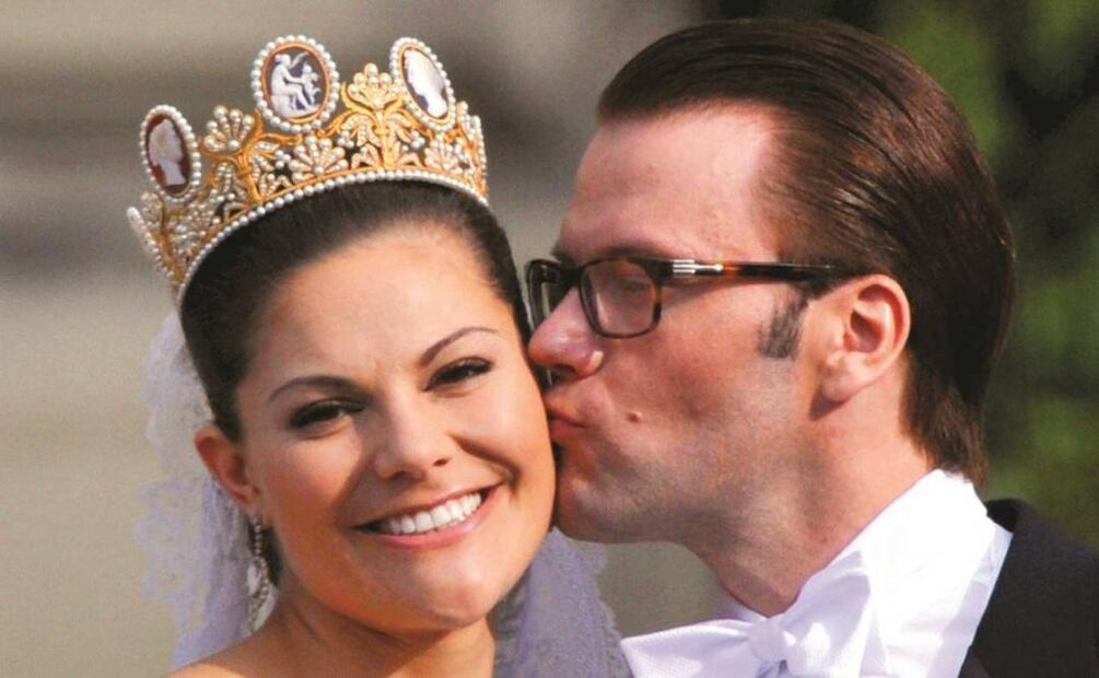 El rey de Suecia lamenta que su hijo Carlos Felipe no sea el heredero del trono; luego lanza comunicado tras polémica