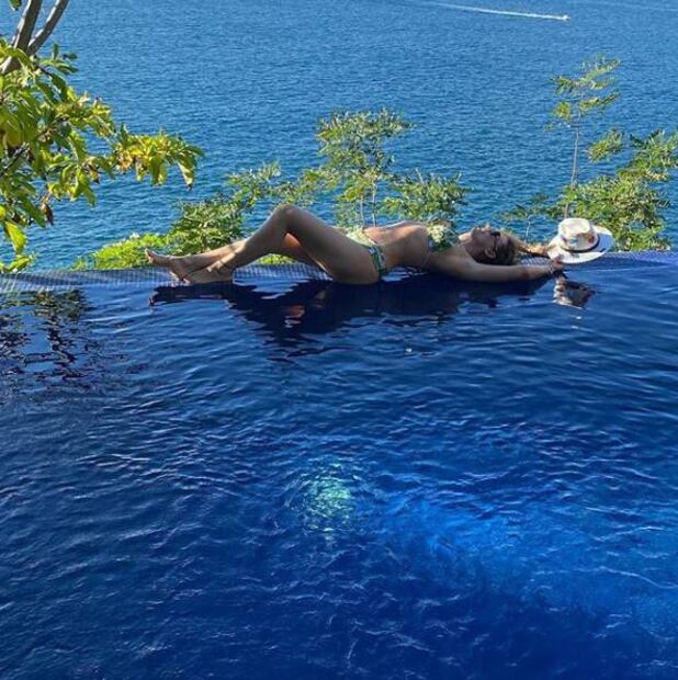 La actriz Aracely Arámbula recibió el 2020 con un diminuto bikini, feliz y agradecida