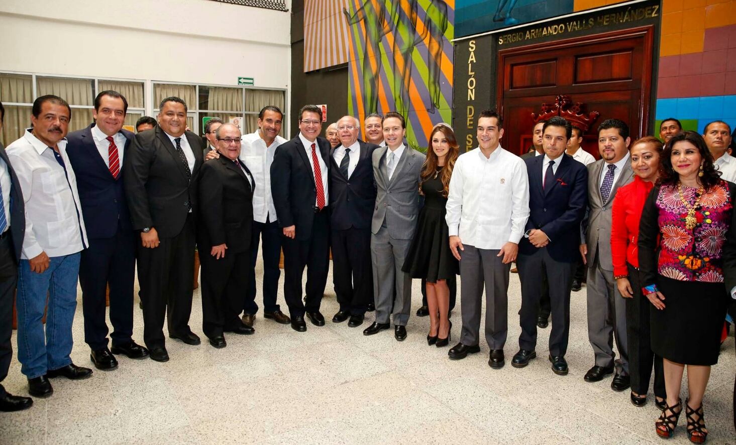 Anahí recupera su figura a 15 días de ser mamá 